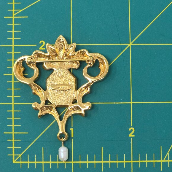 Vintage Avon Gold-Tone Baroque Brooch with Black Stone and Pearl Drop - Picture 7 of 8